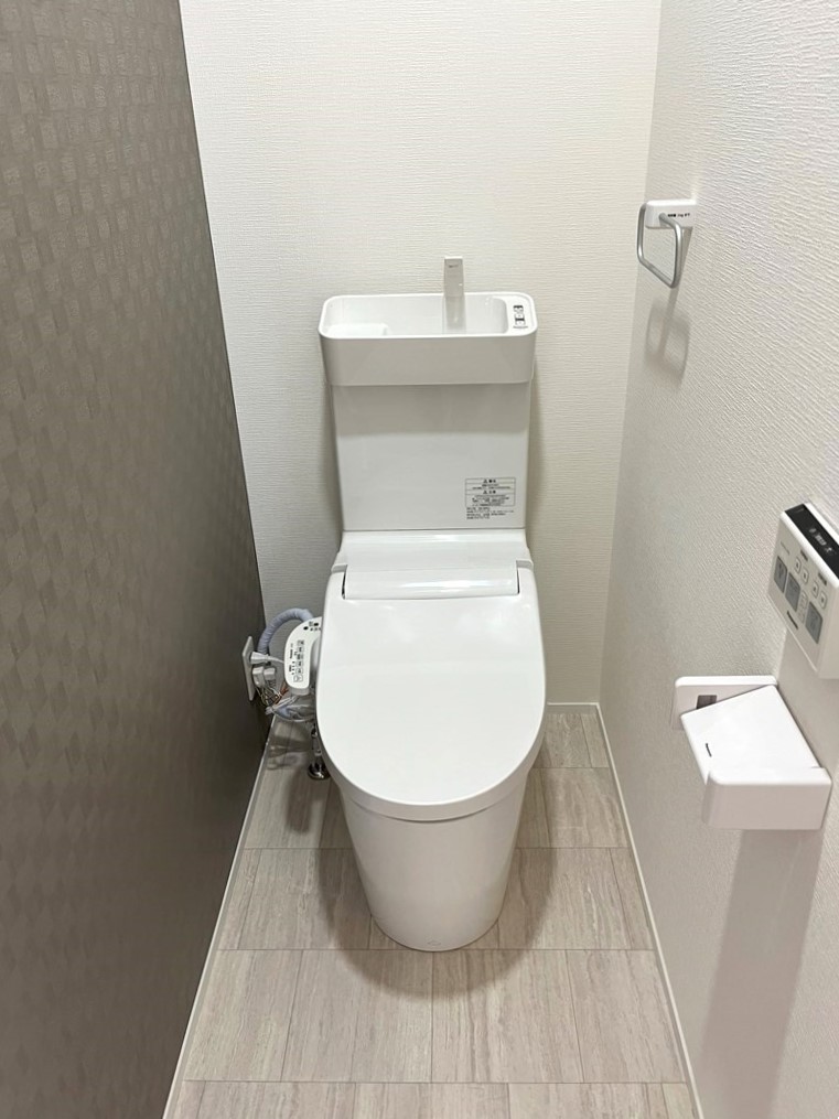 1階 温水洗浄式トイレ新品
