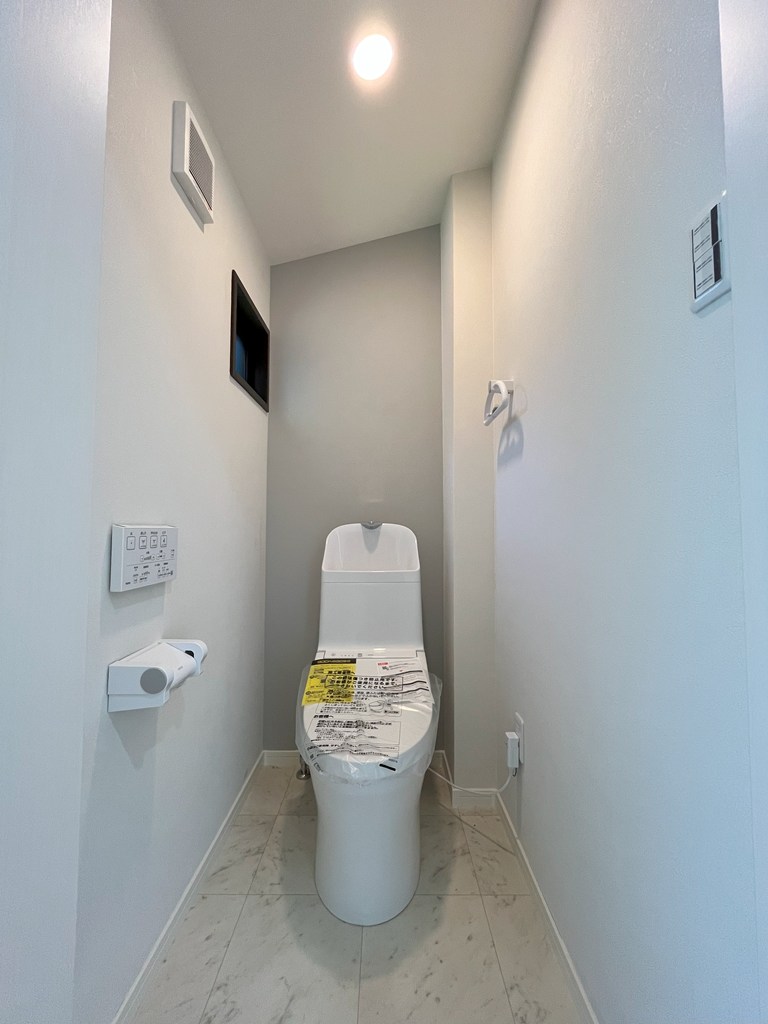 1階 温水洗浄式トイレ新品