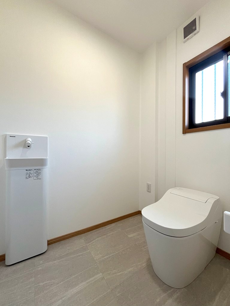 1階 温水洗浄式トイレ新品