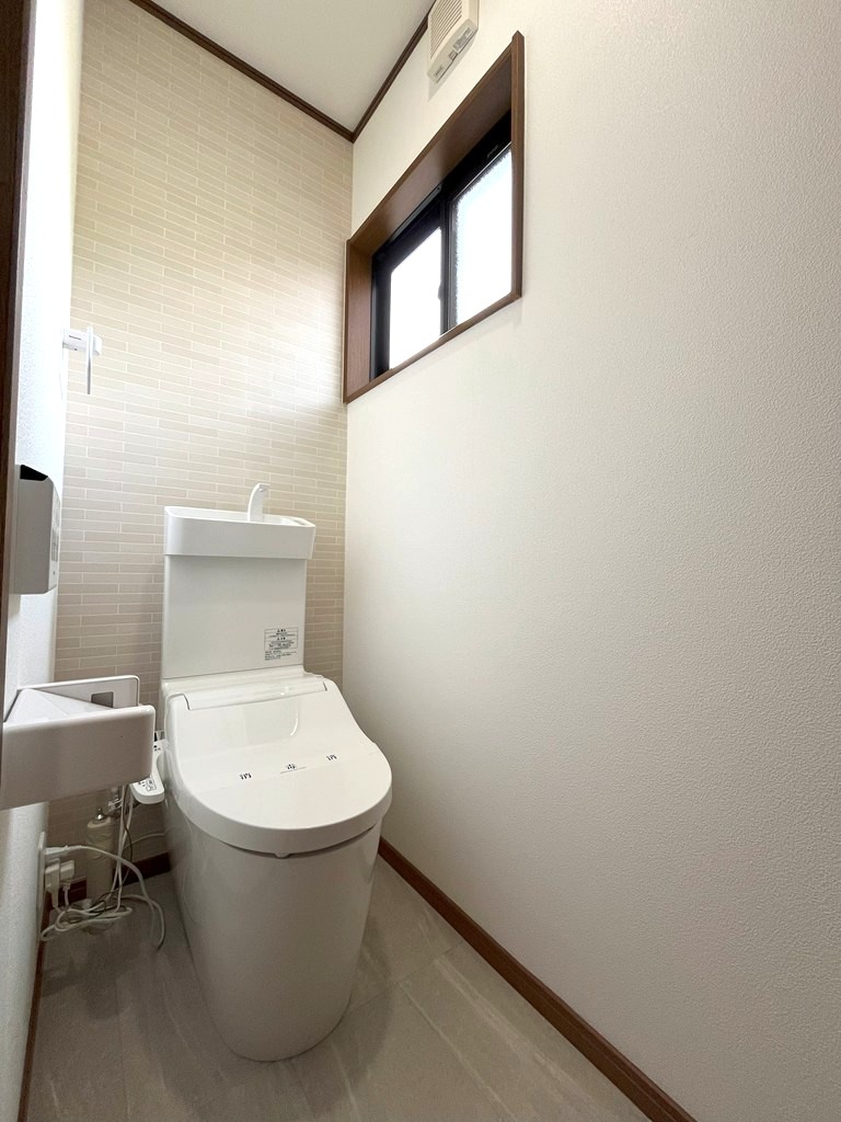 1階 温水洗浄式トイレ新品