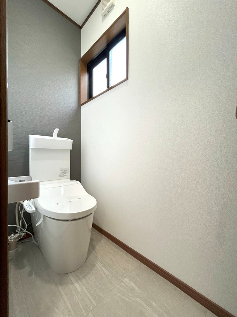 2階 温水洗浄式トイレ新品
