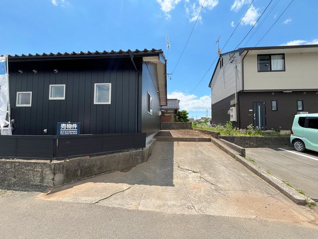 駐車スペース(西側)
