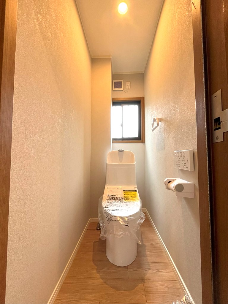1階 温水洗浄式トイレ新品