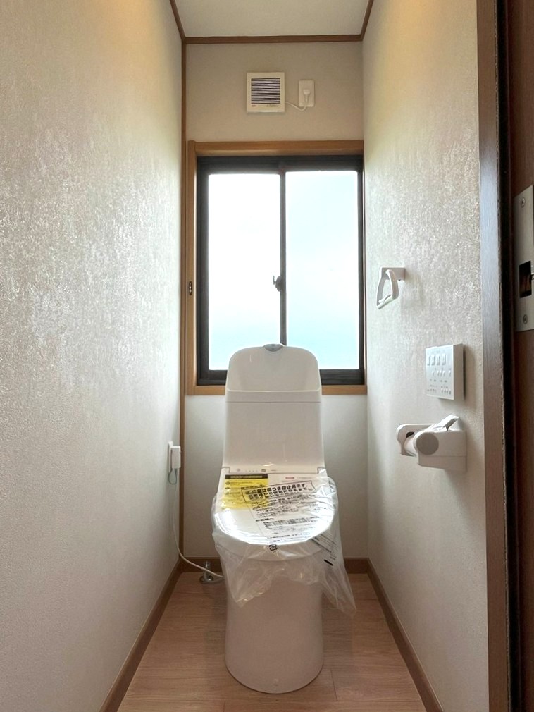 2階 温水洗浄式トイレ新品