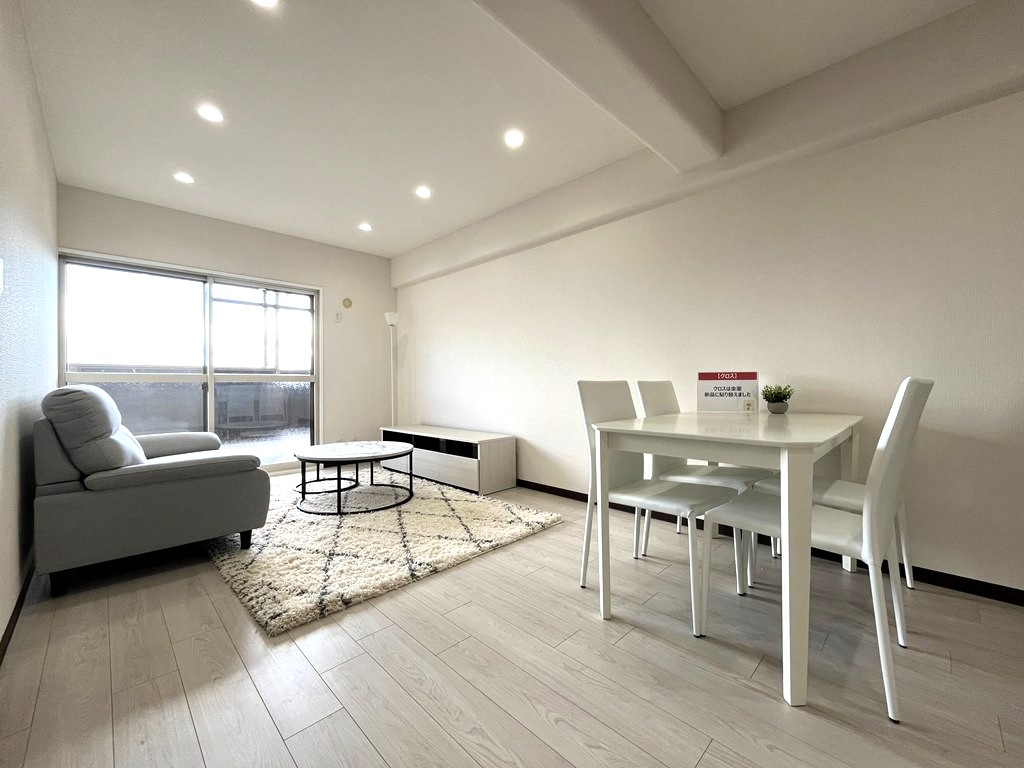 リビングダイニング(家具付き)