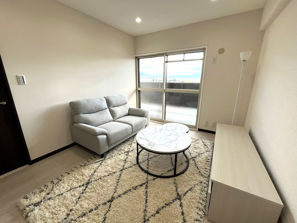 リビング(家具付き)