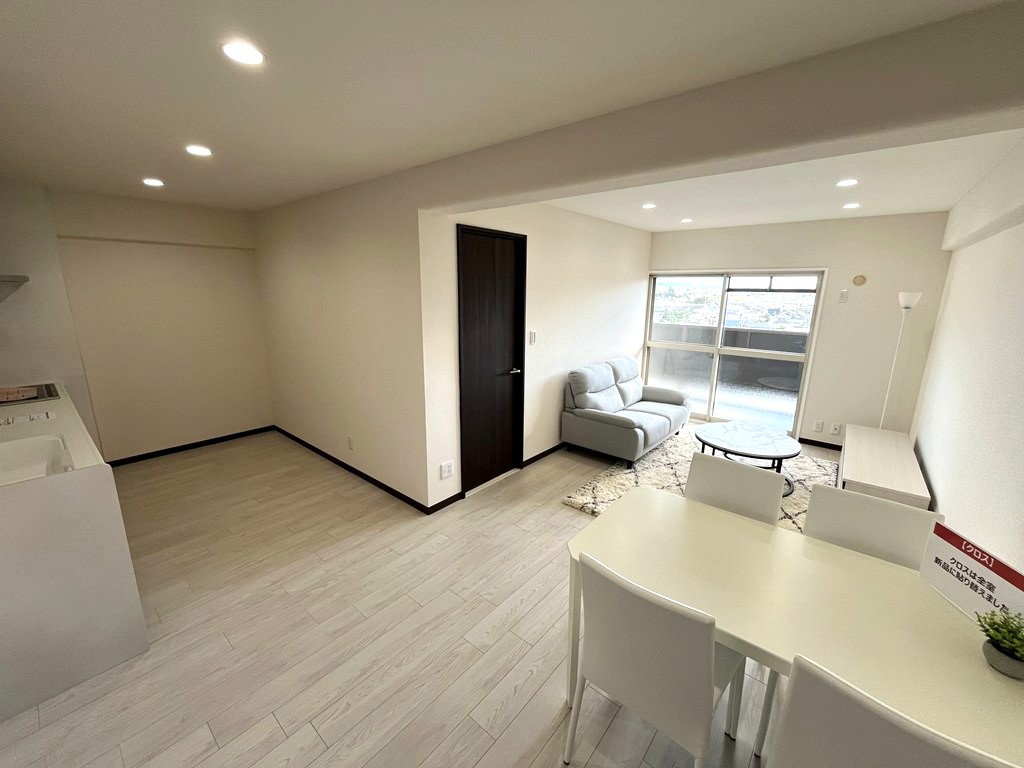 リビングダイニング(家具付き)