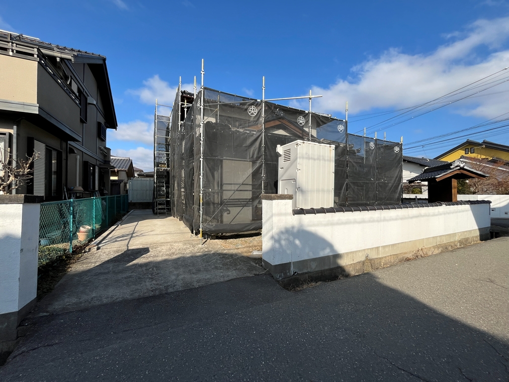 駐車スペース(縦列で2台可) 駐車スペース(縦列で2台可)