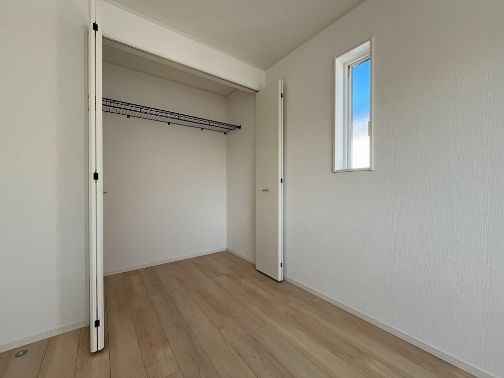 2階 東側洋室(7.5帖)・収納