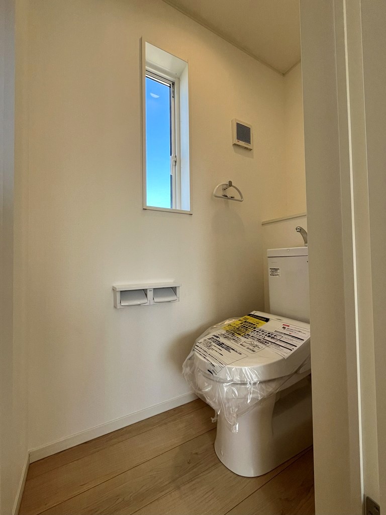 2階 温水洗浄式トイレ