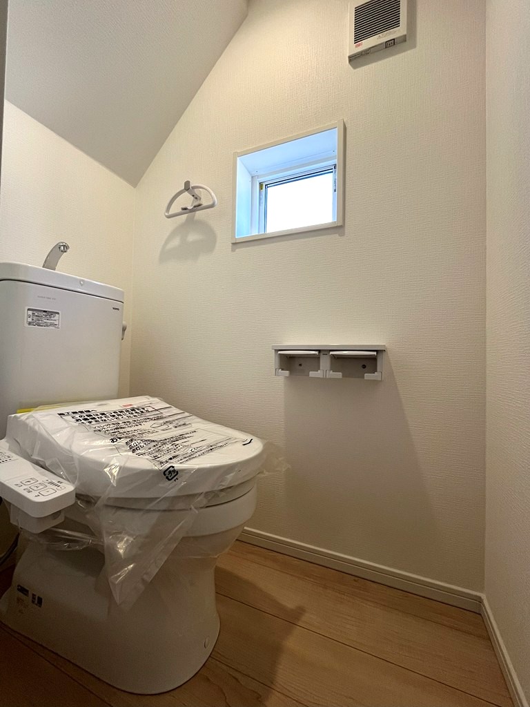 1階 温水洗浄式トイレ