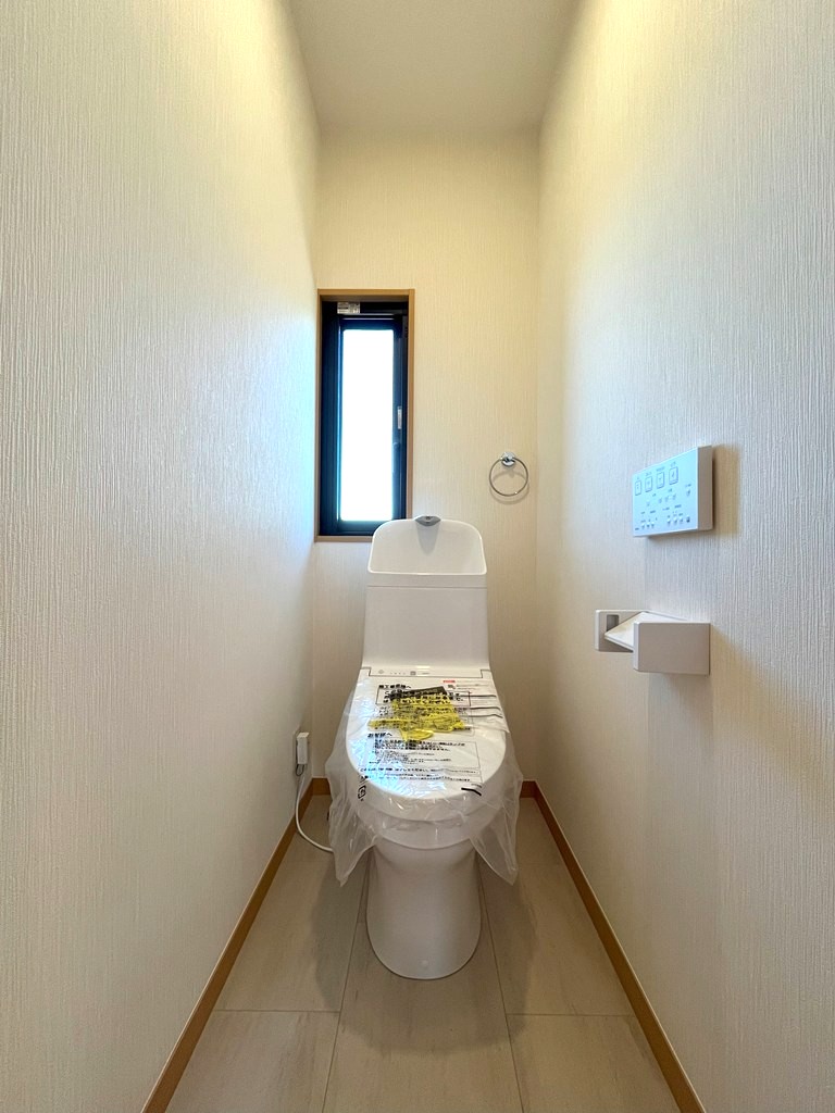 2階 温水洗浄式トイレ新品