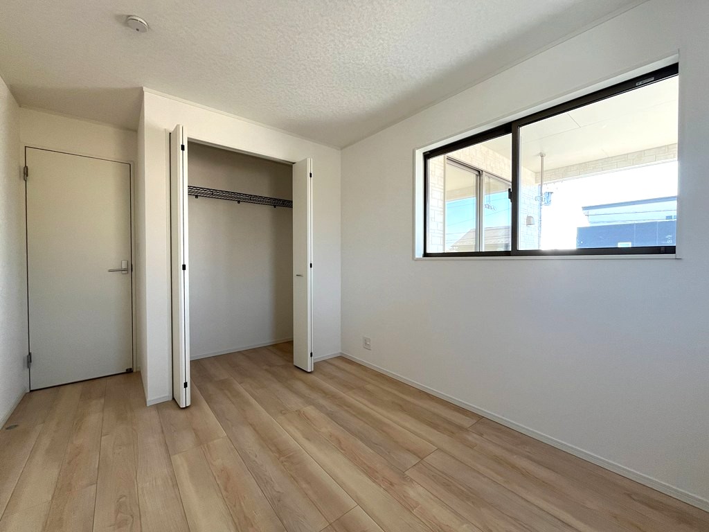 2階 中央洋室(6.5帖)・収納 2階 中央洋室(6.5帖)・収納