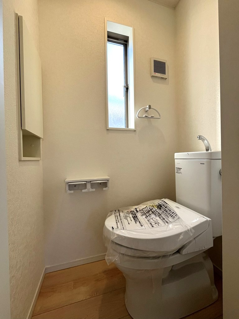 2階 温水洗浄式トイレ 2階 温水洗浄式トイレ