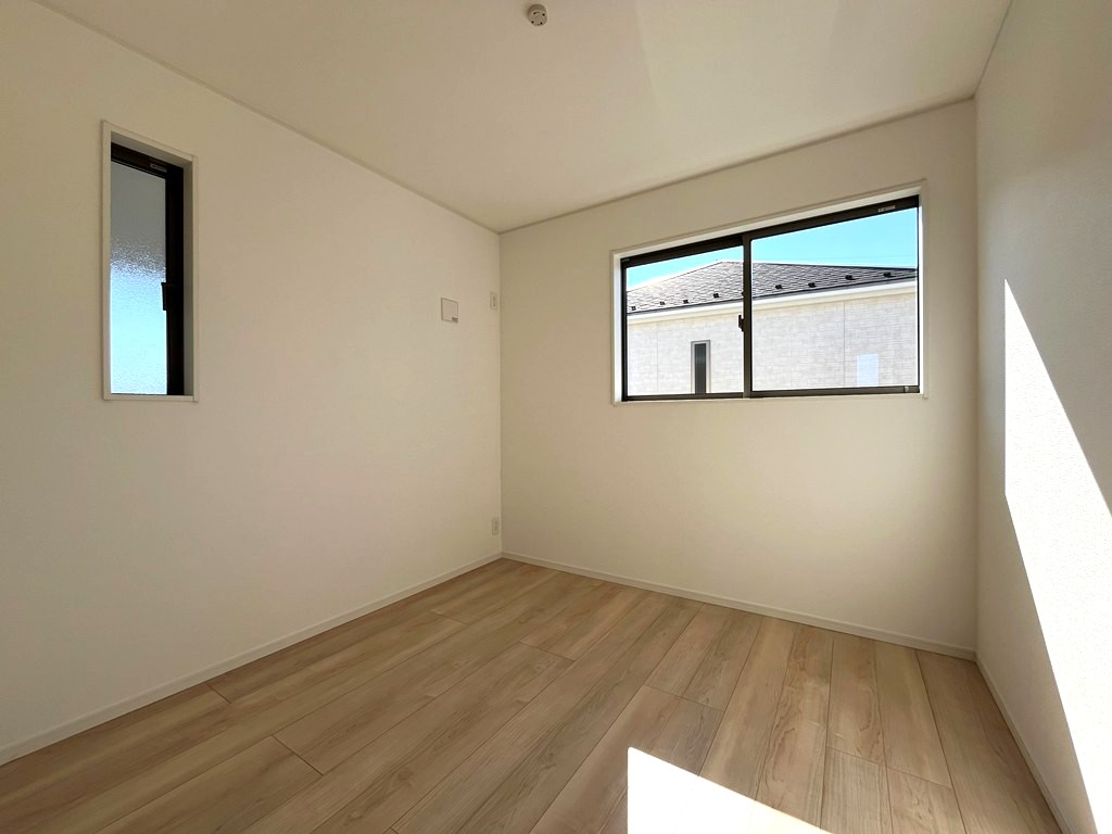 2階 中央洋室(5帖) 2階 中央洋室(5帖)