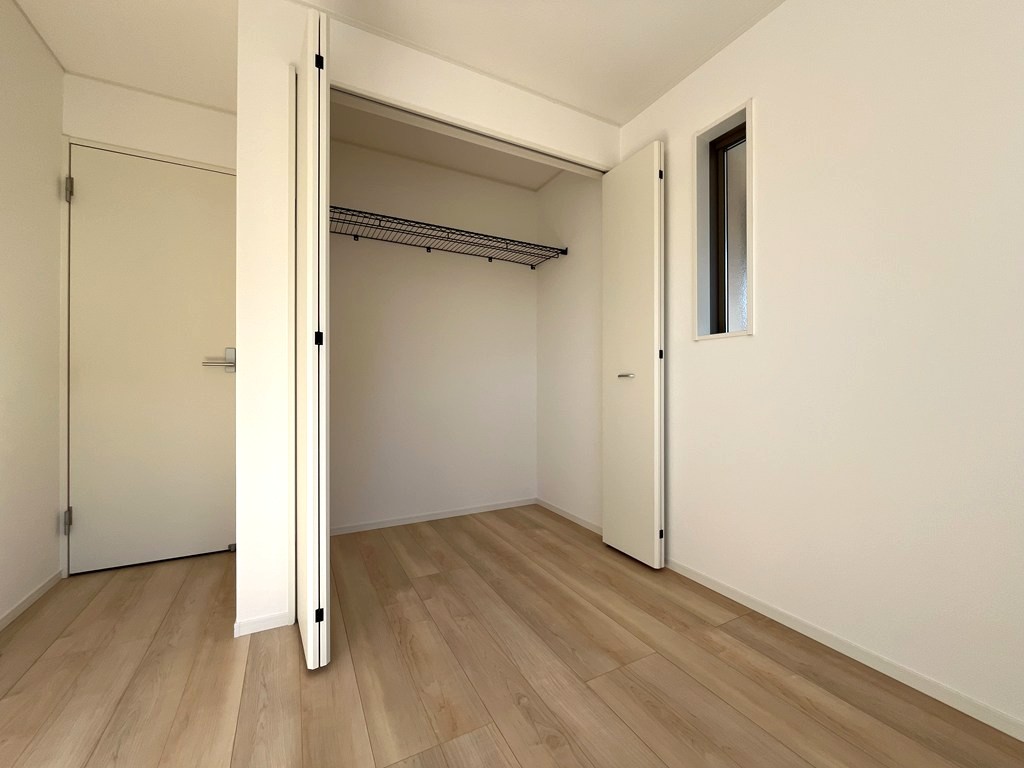 2階 中央洋室(5帖)・収納 2階 中央洋室(5帖)・収納