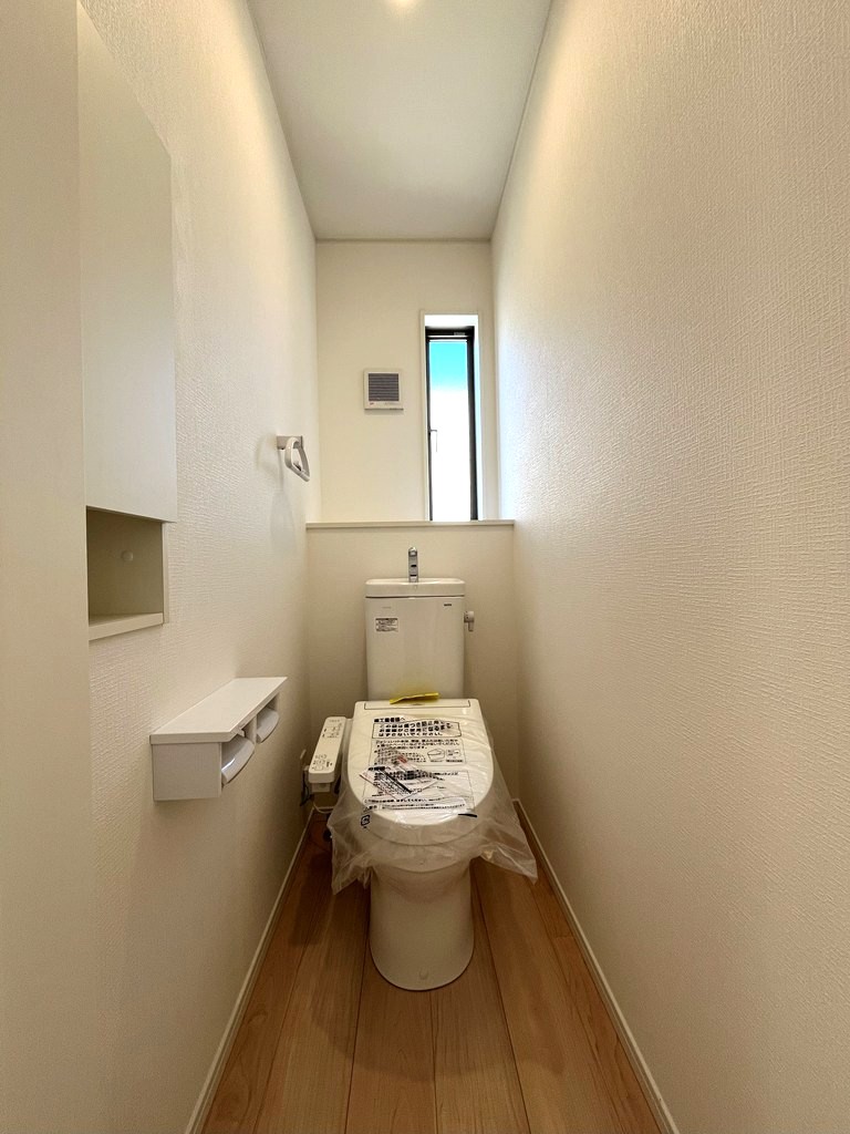 2階 温水洗浄式トイレ 2階 温水洗浄式トイレ