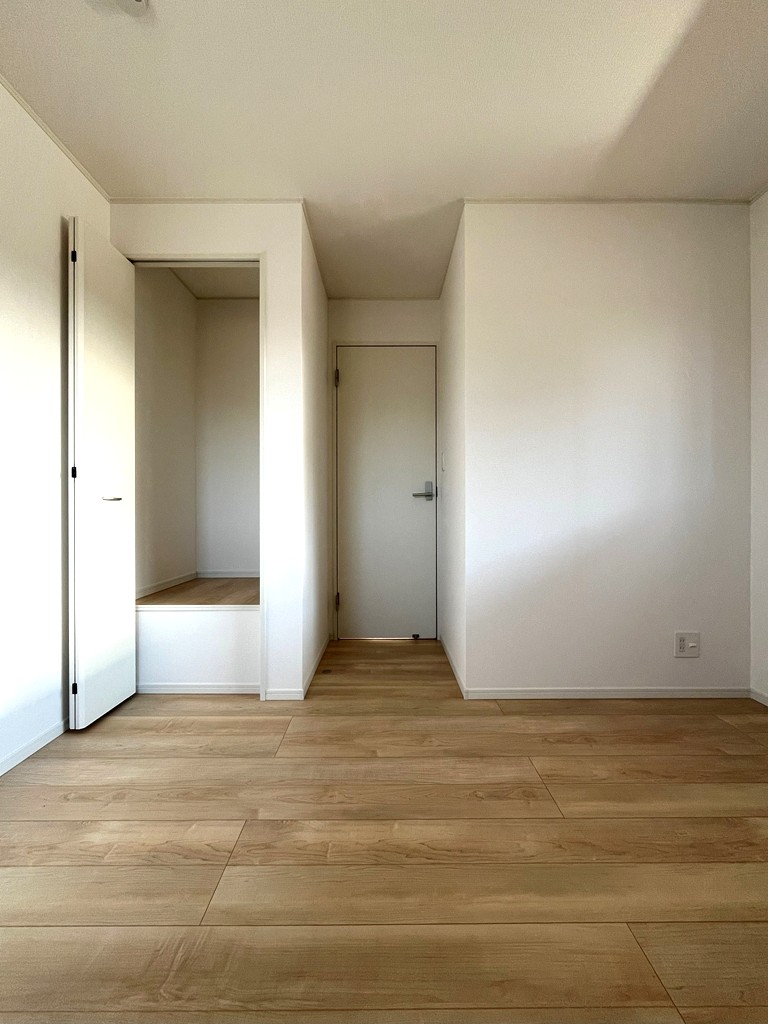 2階 西側洋室(5.7帖)・収納 2階 西側洋室(5.7帖)・収納