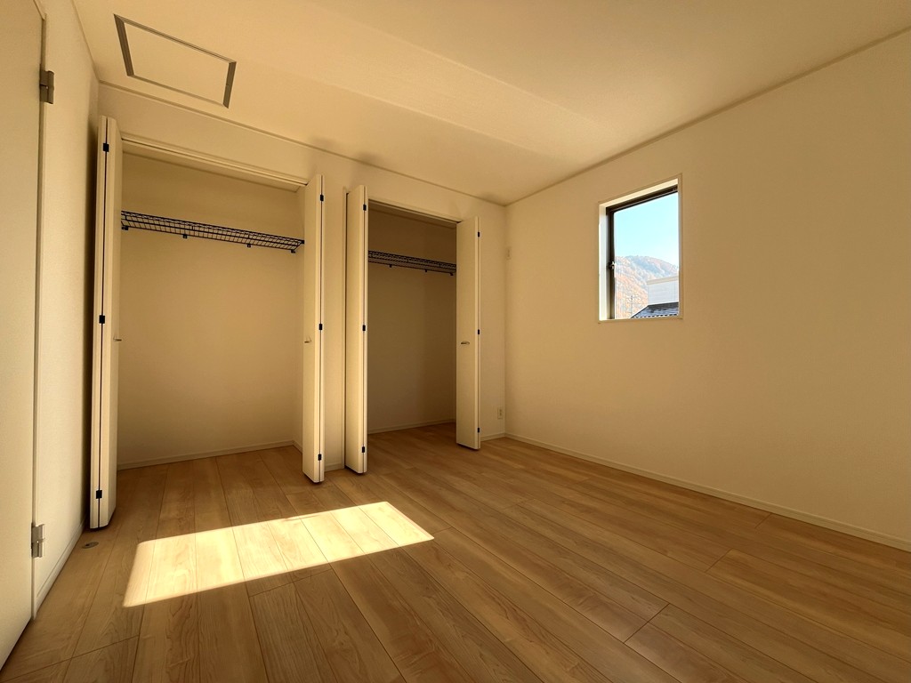 2階 中央洋室(7.8帖)・収納 2階 中央洋室(7.8帖)・収納