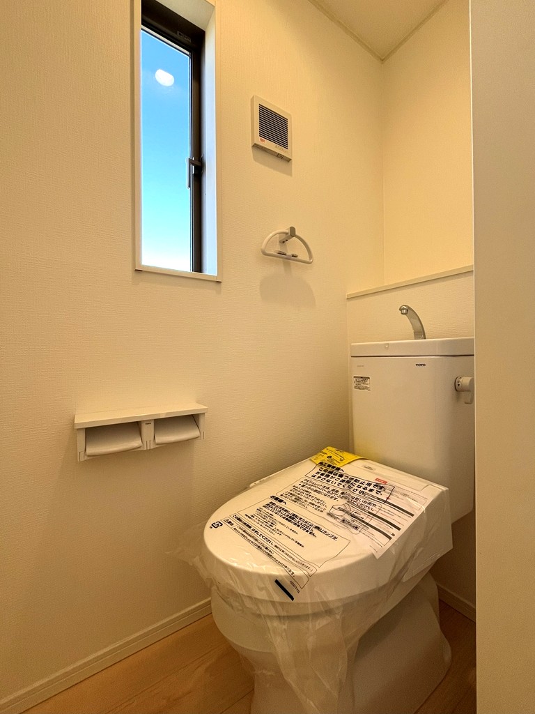 2階 温水洗浄式トイレ 2階 温水洗浄式トイレ