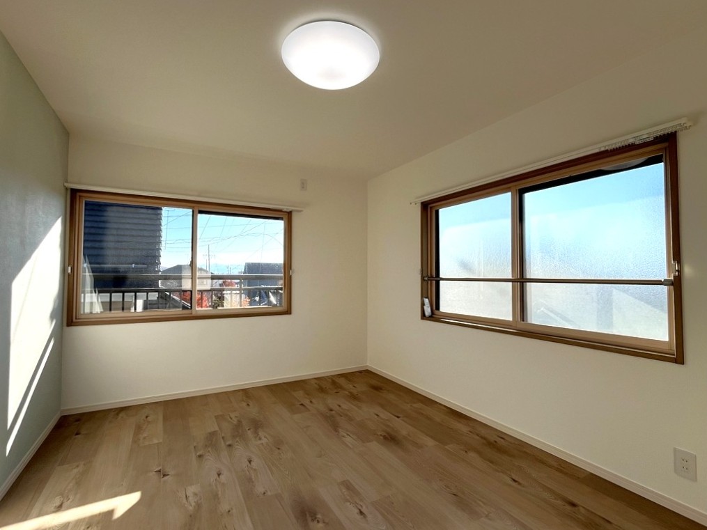 2階 西側洋室(6.0帖) 2階 西側洋室(6.0帖)