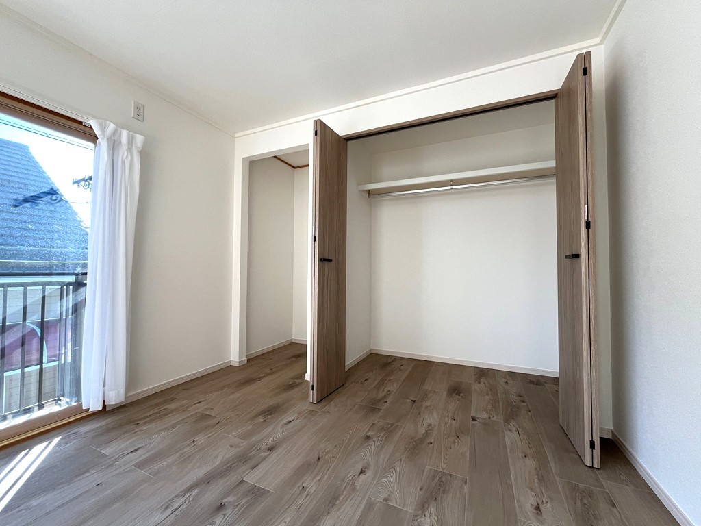 2階 東側洋室(7.5帖)・収納 2階 東側洋室(7.5帖)・収納