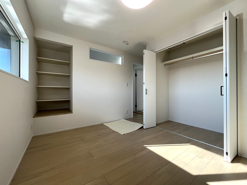 2階 東側洋室(6.5帖)・収納 2階 東側洋室(6.5帖)・収納