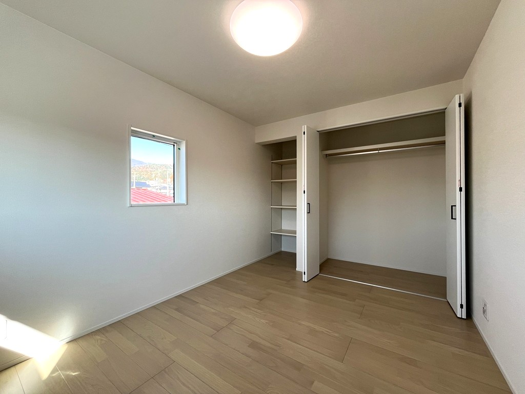 2階 西側洋室(6.0帖)・収納 2階 西側洋室(6.0帖)・収納