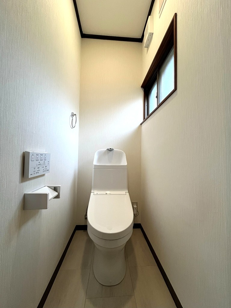 1階 温水洗浄式トイレ新品 1階 温水洗浄式トイレ新品