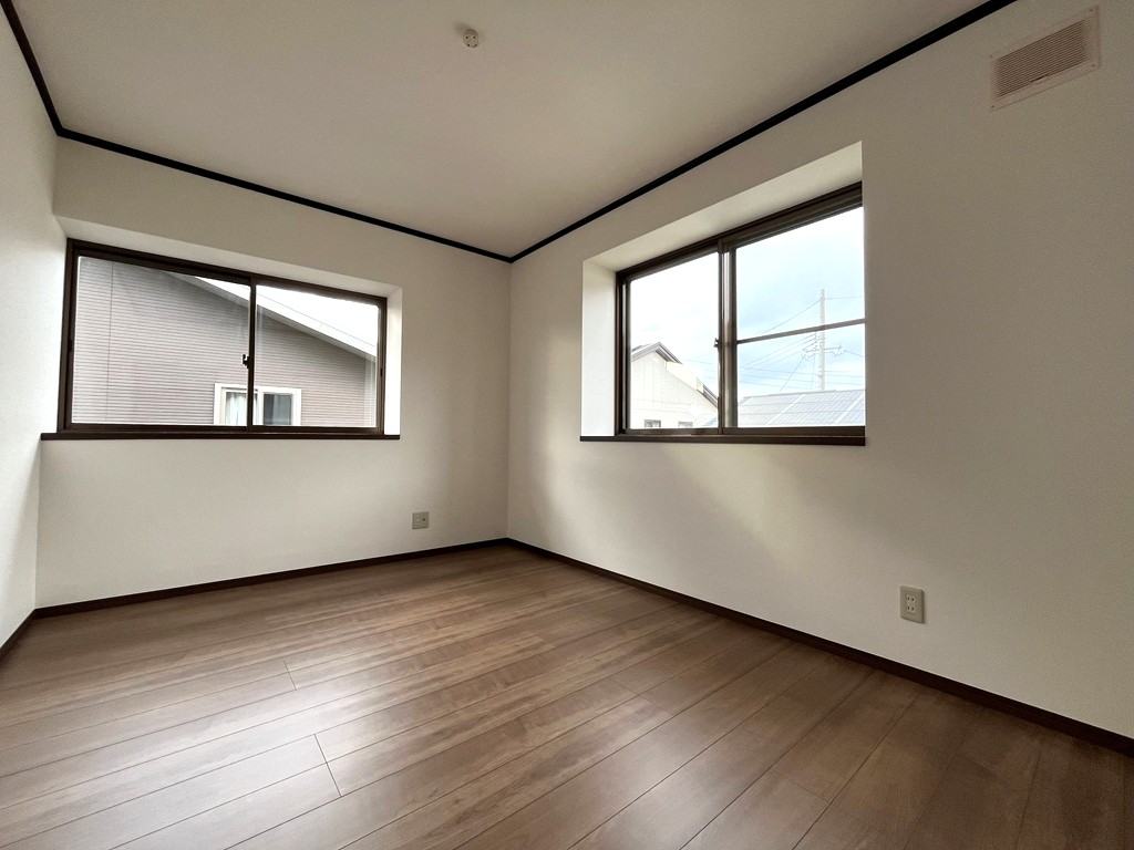 2階 北西側洋室(5.5帖) 2階 北西側洋室(5.5帖)