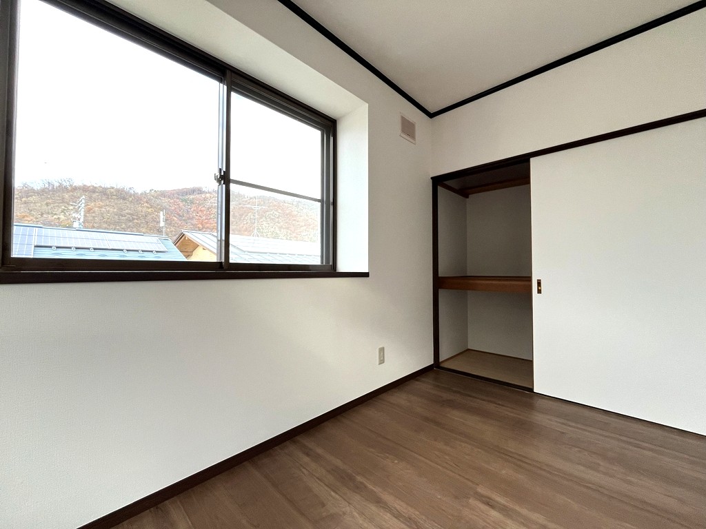 2階 北西側洋室(5.5帖)・収納 2階 北西側洋室(5.5帖)・収納