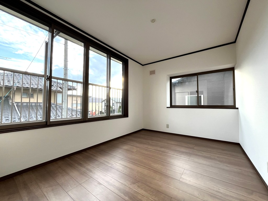 2階 南西側洋室(6帖) 2階 南西側洋室(6帖)