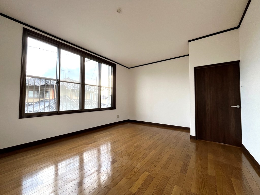 2階 東側洋室(8.7帖) 2階 東側洋室(8.7帖)