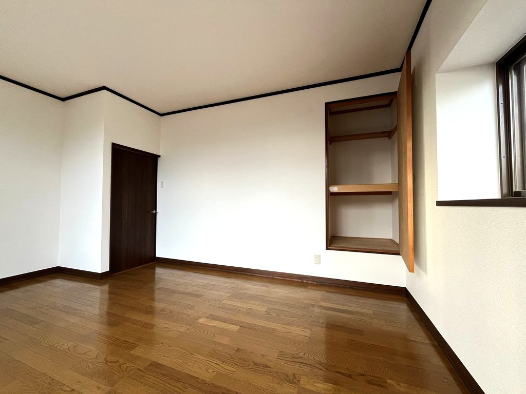 2階 東側洋室(8.7帖)・収納 2階 東側洋室(8.7帖)・収納