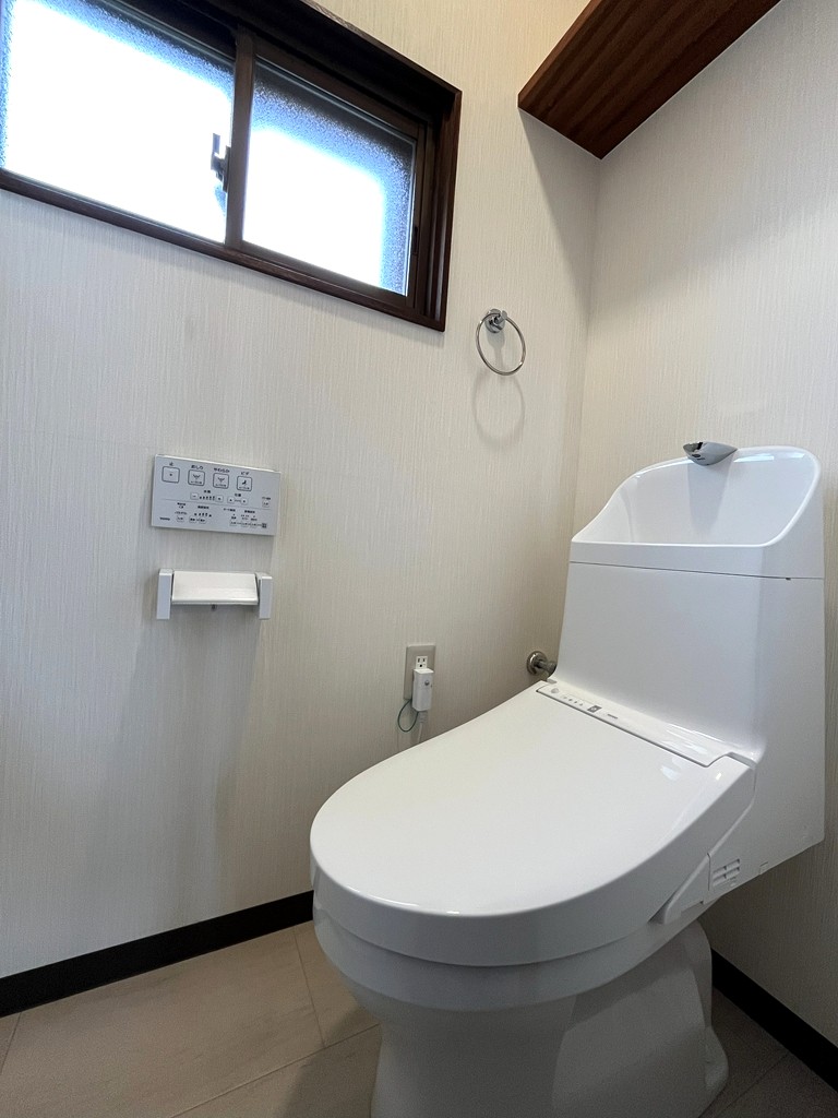 2階 温水洗浄式トイレ新品 2階 温水洗浄式トイレ新品