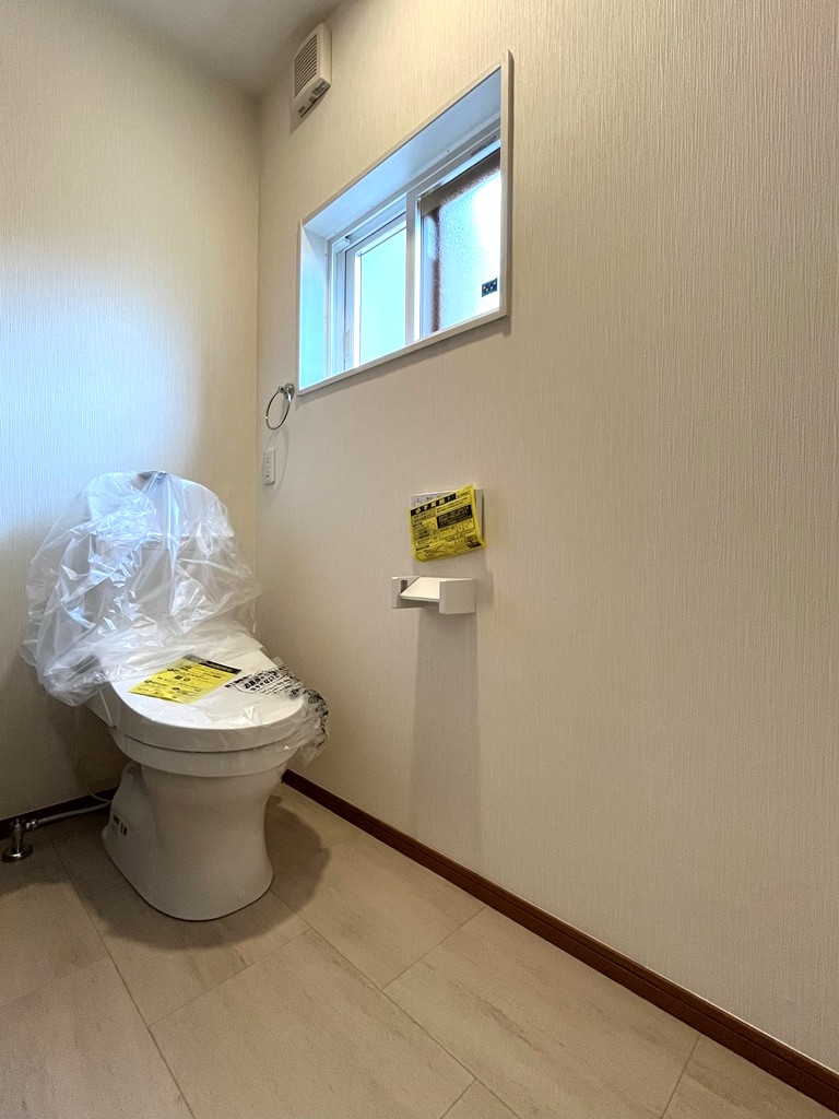 1階 温水洗浄式トイレ新品 1階 温水洗浄式トイレ新品