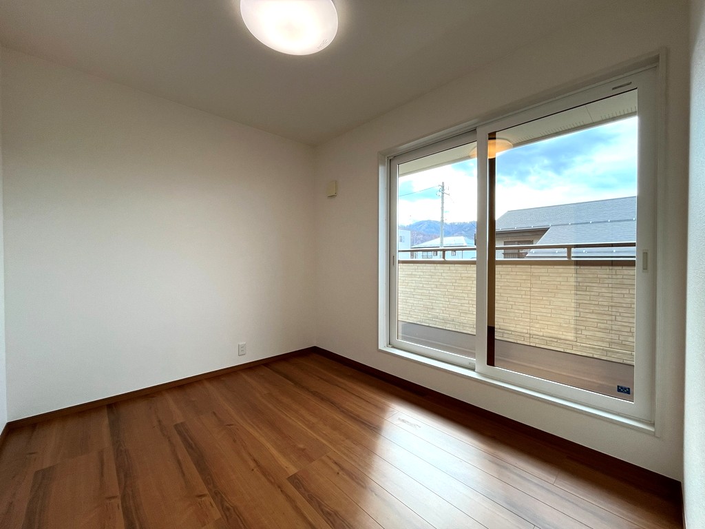 2階 南側洋室(4.5帖) 2階 南側洋室(4.5帖)