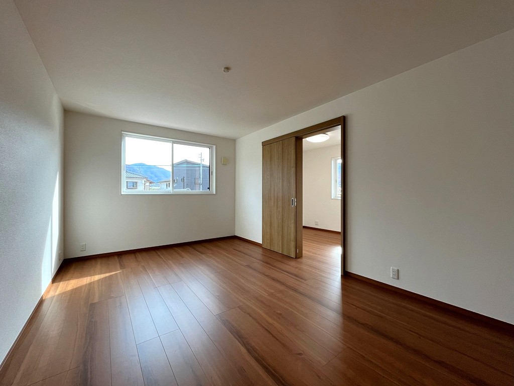 2階 中央洋室(9帖) 2階 中央洋室(9帖)