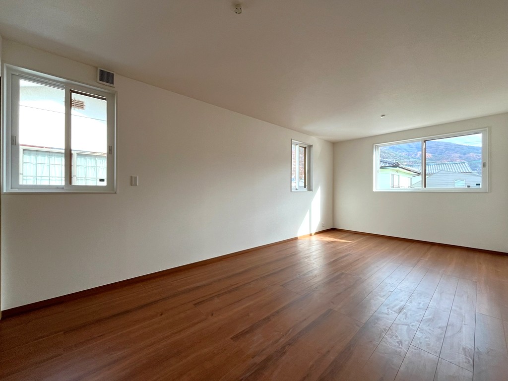 2階 北側洋室(12.7帖) 2階 北側洋室(12.7帖)