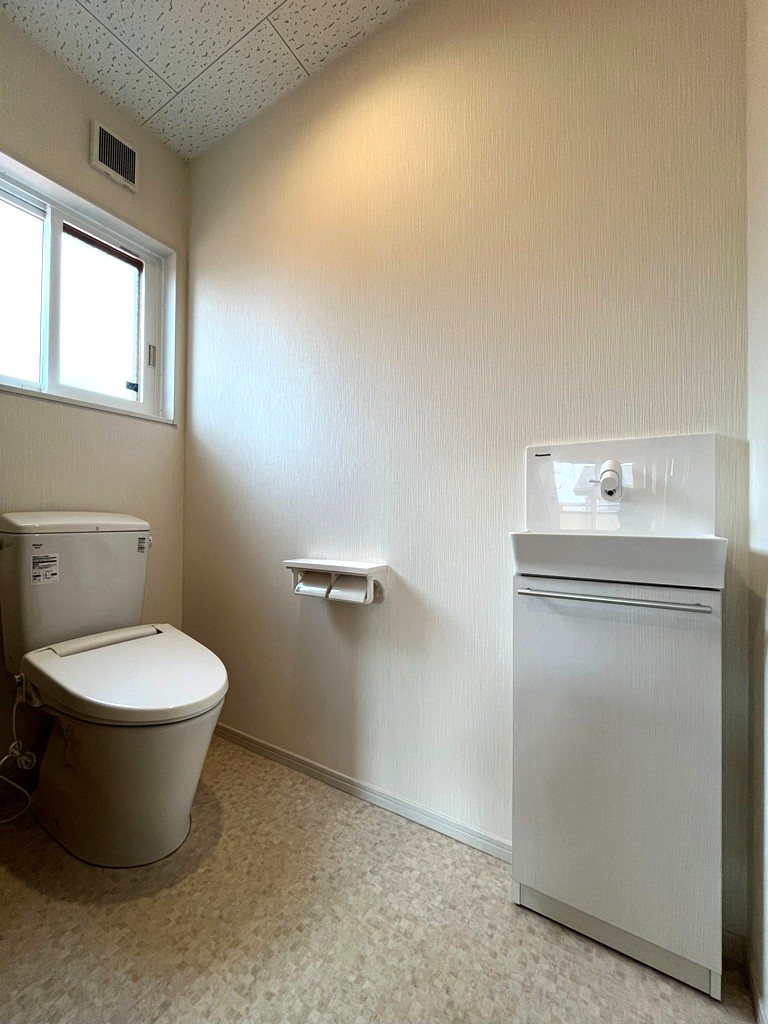 2階 温水洗浄式トイレ 2階 温水洗浄式トイレ