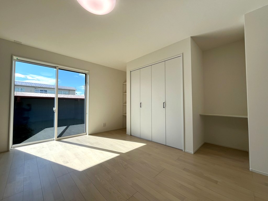 南側 洋室(10.5帖) 南側 洋室(10.5帖)