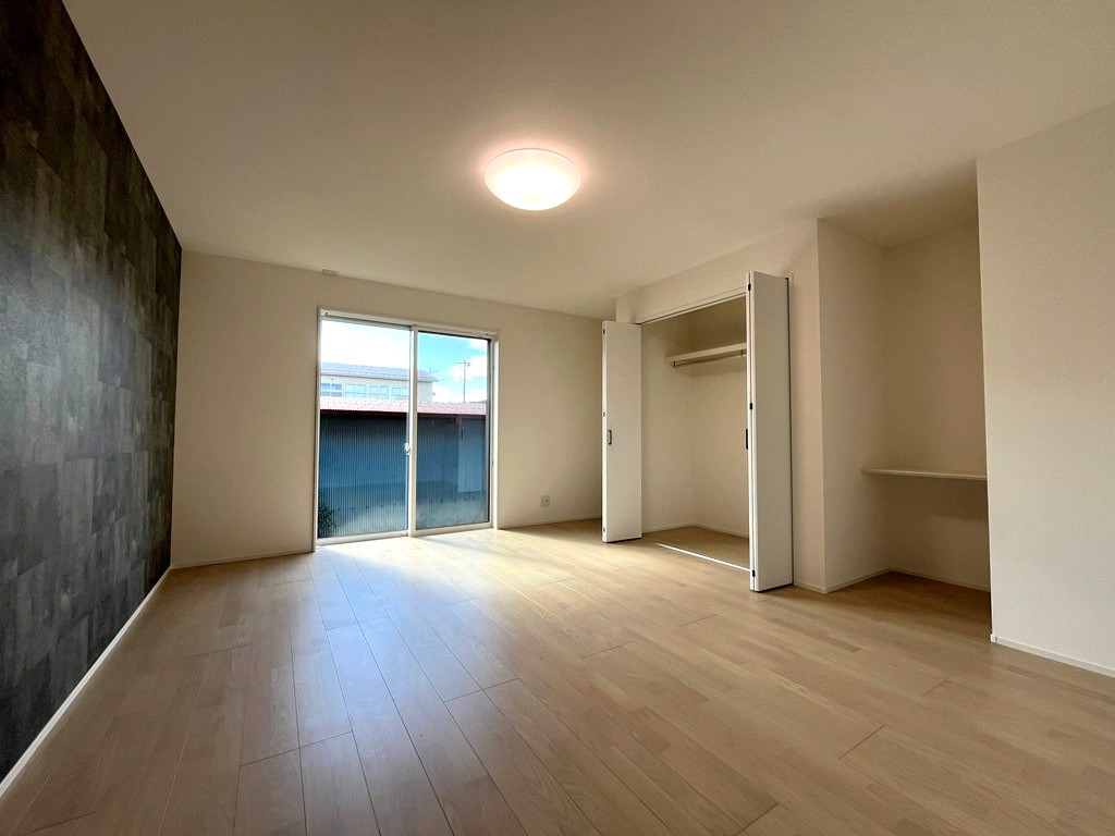 南側 洋室(10.5帖)・収納 南側 洋室(10.5帖)・収納