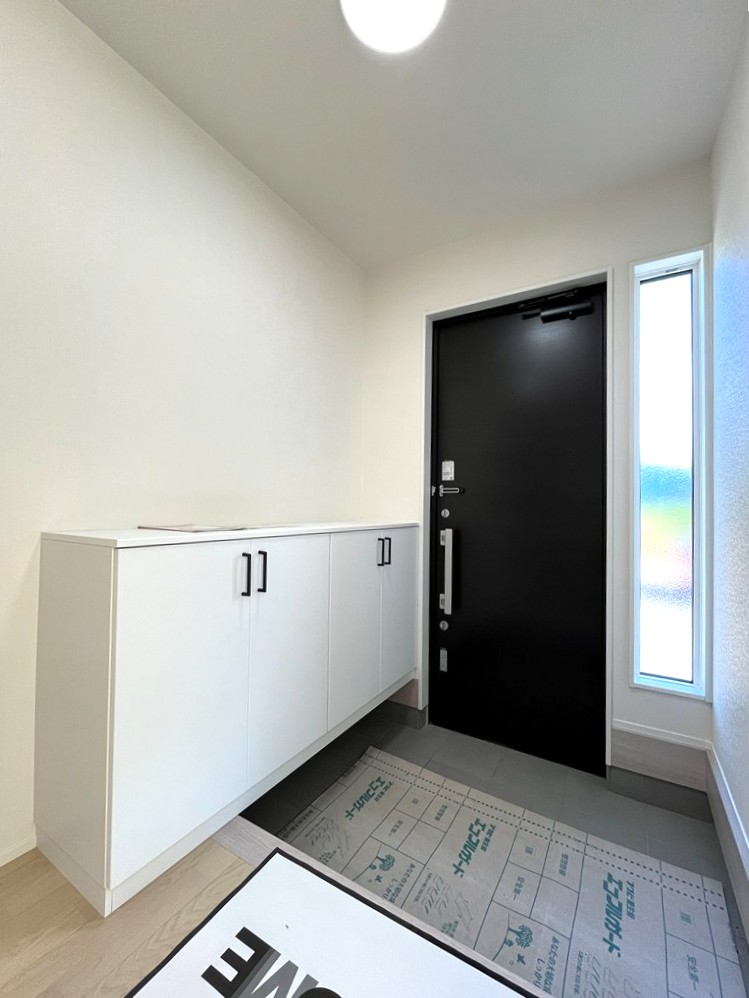 玄関(玄関ドア・下駄箱新品)