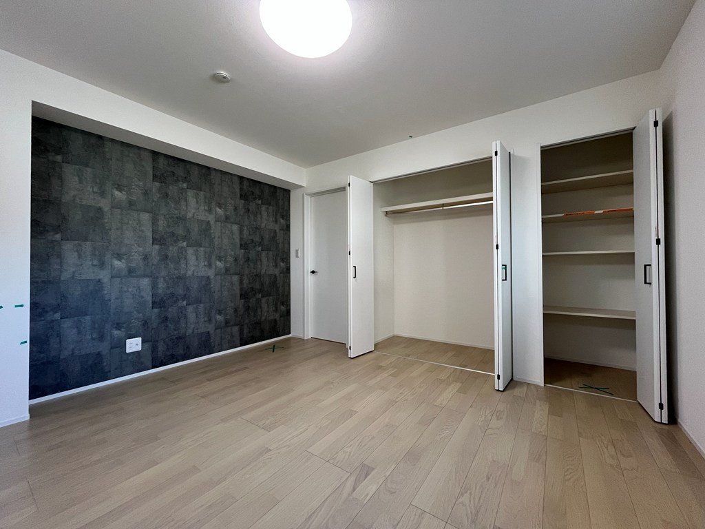 1階 西側洋室(8.7帖)・収納 1階 西側洋室(8.7帖)・収納