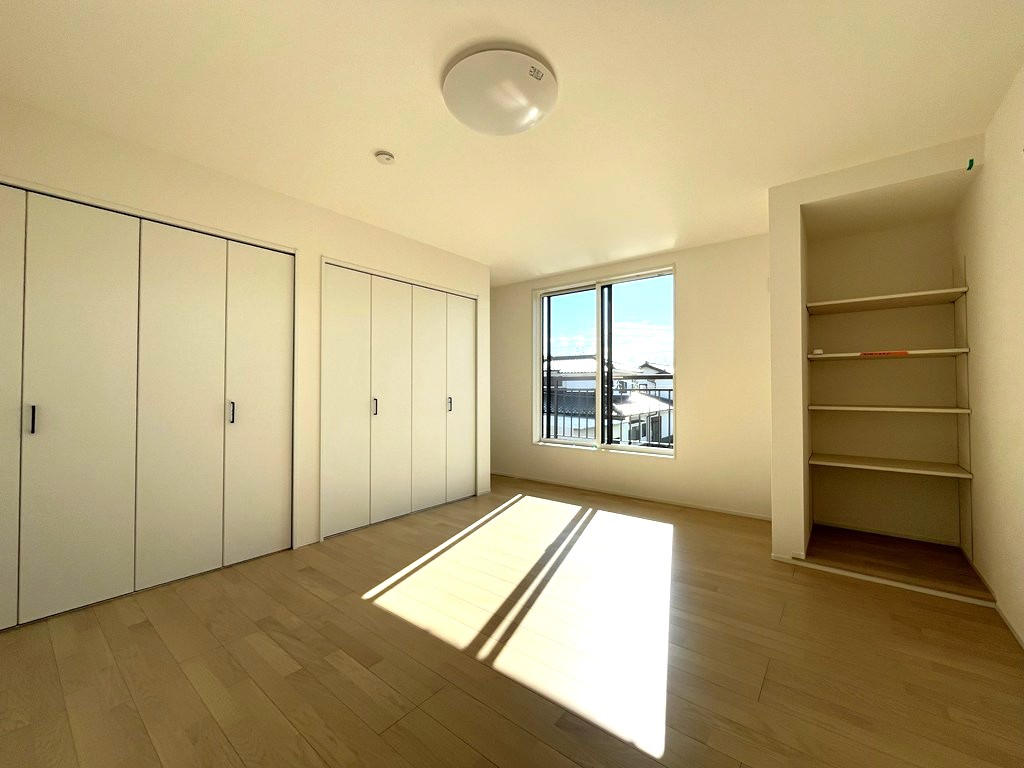 2階 西側洋室(10.0帖)・収納 2階 西側洋室(10.0帖)・収納