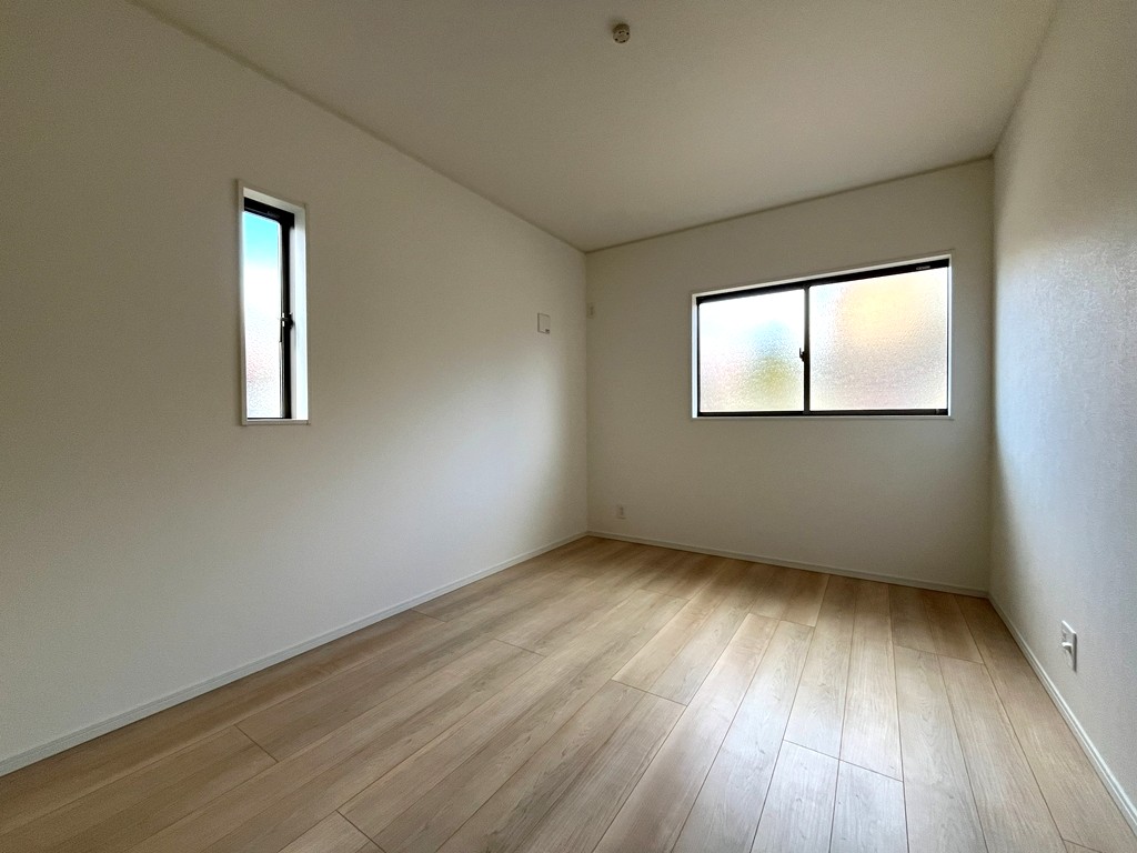 西側 洋室(6帖) 西側 洋室(6帖)