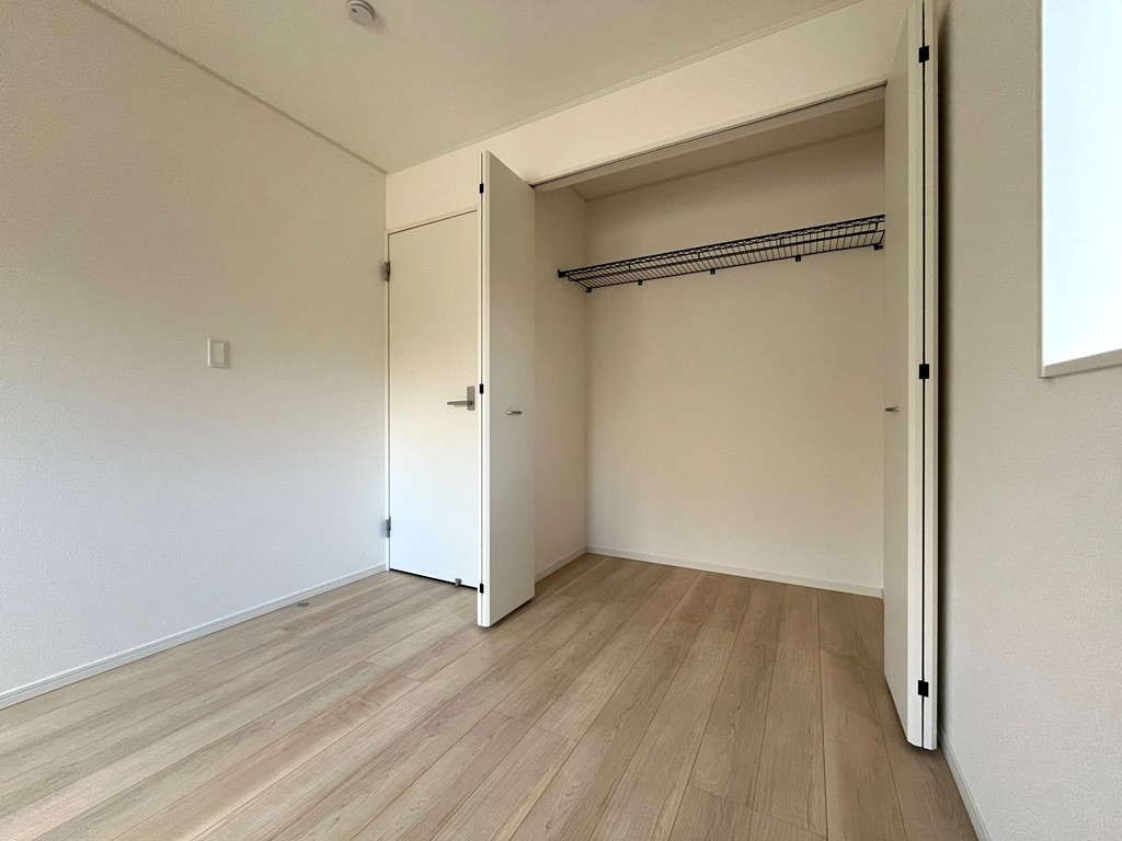 西側 洋室(6帖)・収納 西側 洋室(6帖)・収納