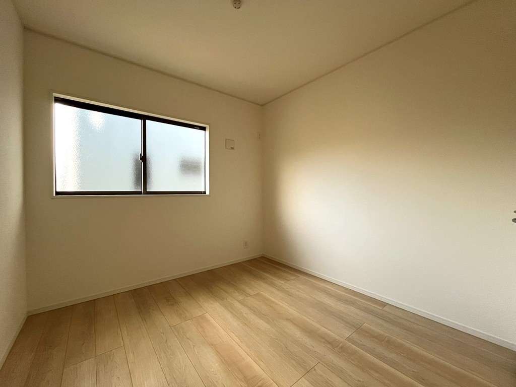 南側 洋室(5帖) 南側 洋室(5帖)