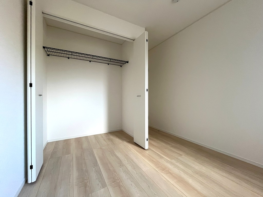 南側 洋室(5帖)・収納 南側 洋室(5帖)・収納