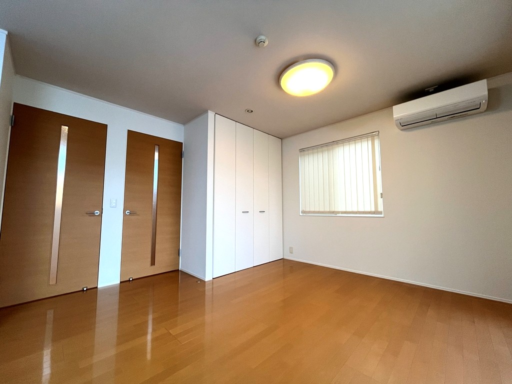 2階 東側洋室(12.1帖) 2階 東側洋室(12.1帖)